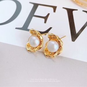 flower stud earrings